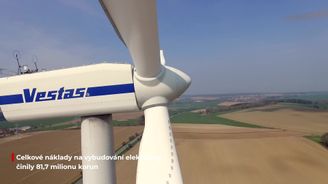 Dron E15 létal nad větrnou elektrárnou, na záběrech vynikne mohutnost stavby