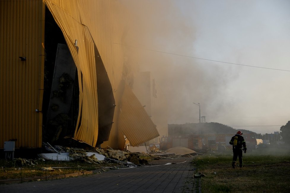 Ruský dron v Kyjevě zapálil tabákovnu (28. 5. 2023).