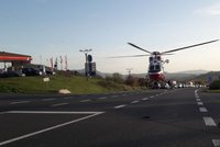 Nehorázné! Stánkař dronem ohrozil vrtulník záchranářů se zraněnou! Natáčel si nehodu