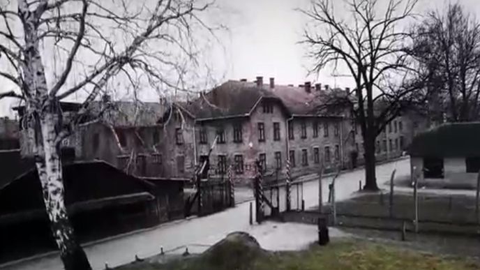 Dojemné a poučné video, které natočil dron nad koncentračním táborem Osvětim   