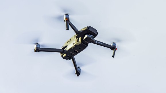 Co dokážou policejní drony? Testování skončilo, odteď sledujte oblohu!