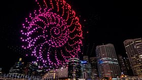 90 dronů spadlo při zimní show v Sydney: Organizátoři museli akci zrušit