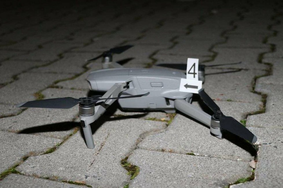 Trhovec ohrozil dronem záchranářský vrtulník.