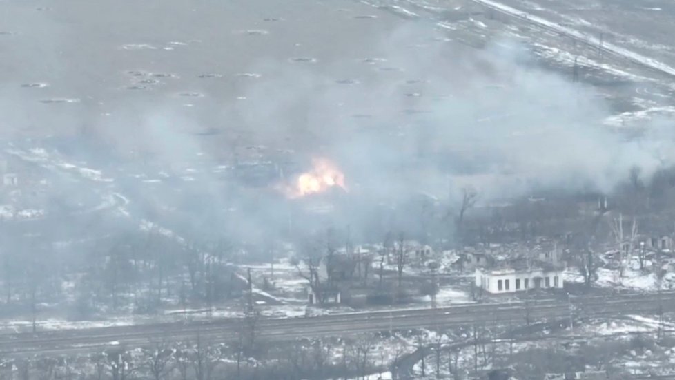 Dron sledující ruské vojáky v Kurďumivce v Doněcké oblasti (22. 1. 2023).