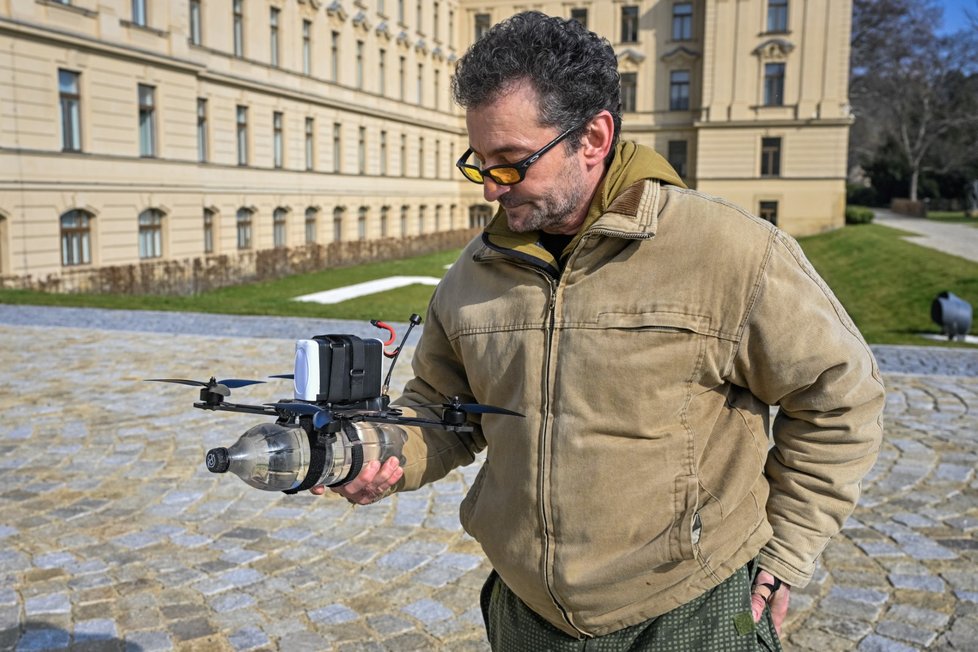 Skupina D ukázala drony pro Ukrajinu (8.3.2024).