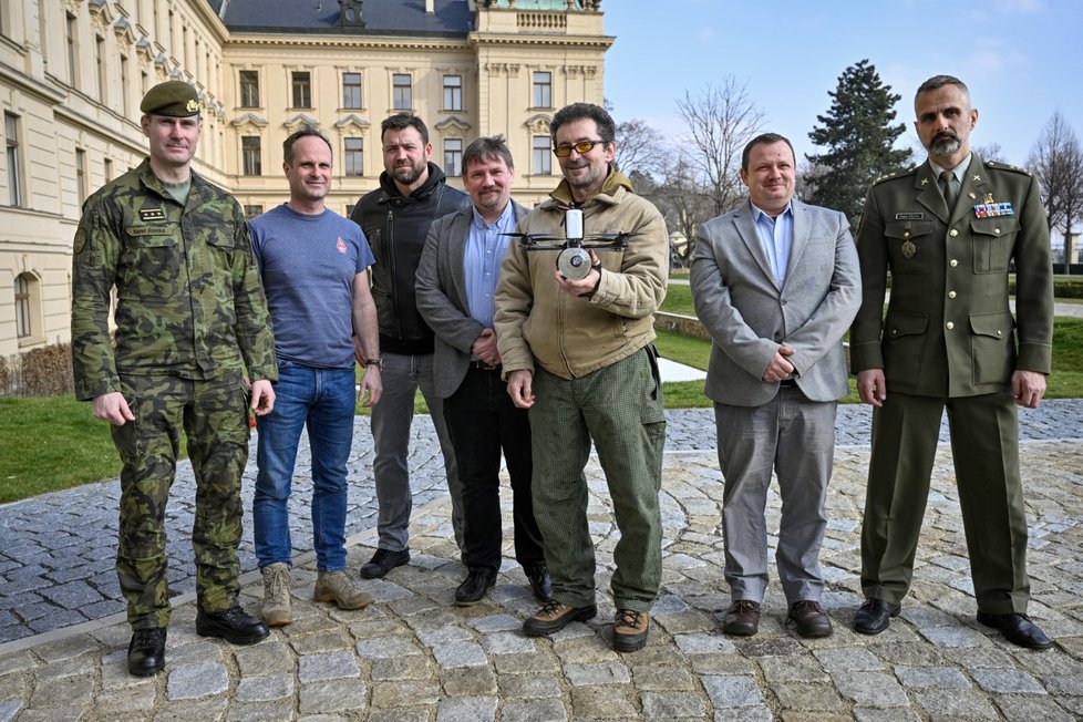 Skupina D ukázala drony pro Ukrajiny (8.3.2024).