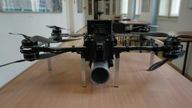 Odborníci v Plzni vyvíjejí speciální zhášecí dron pro hasiče.