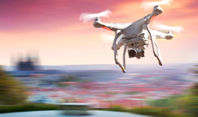 Pražský hrad v obklíčení dronů: na pokutách nejvíc platí Američané, Číňané a Rusové
