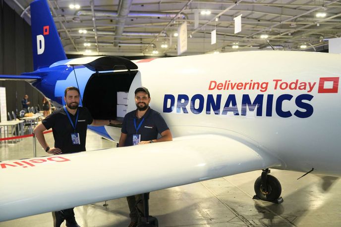 Svilen a Konstantin Rangelov, zakladatelé Dronamics Svilen a Konstantin Rangelov, zakladatelé Dronamics