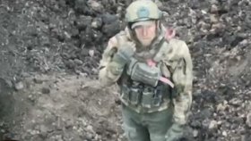 Ruský voják prosil Ukrajince o smilování.