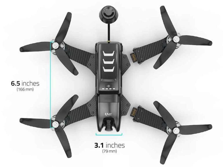 Závodní drony jsou malé a rychlé