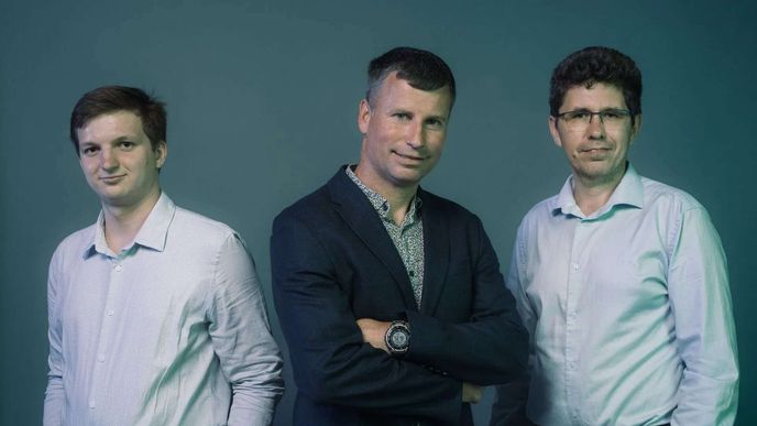 Martin Saska (uprostřed) a jeho tým, který se podílel na vývoji dronů. Martin Saska (uprostřed) a jeho tým, který se podílel na vývoji dronů.