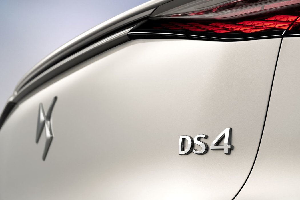 DS 4