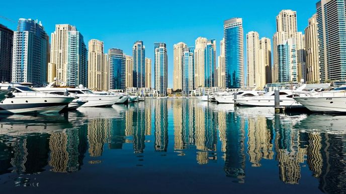 Dubai Marina – moderní přístaviště a jeden z největších developerských projektů v Dubaji. Svůj domov tu má najít přes 120 000 lidí