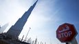Sto šedesát pater a osm set dvacet osm metrů – Burj Dubaj – Burj Kalifa. V sedmdesátém šestém patře je nejvýše položený bazén. V budově je několik hotelů, devět set bytů a  kanceláře. K nastěhování – březen 2010
