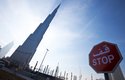 Sto šedesát pater a osm set dvacet osm metrů – Burj Dubaj – Burj Kalifa. V sedmdesátém šestém patře je nejvýše položený bazén. V budově je několik hotelů, devět set bytů a  kanceláře. K nastěhování – březen 2010