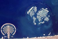 Umělé ostrovy v Dubaji se potápějí