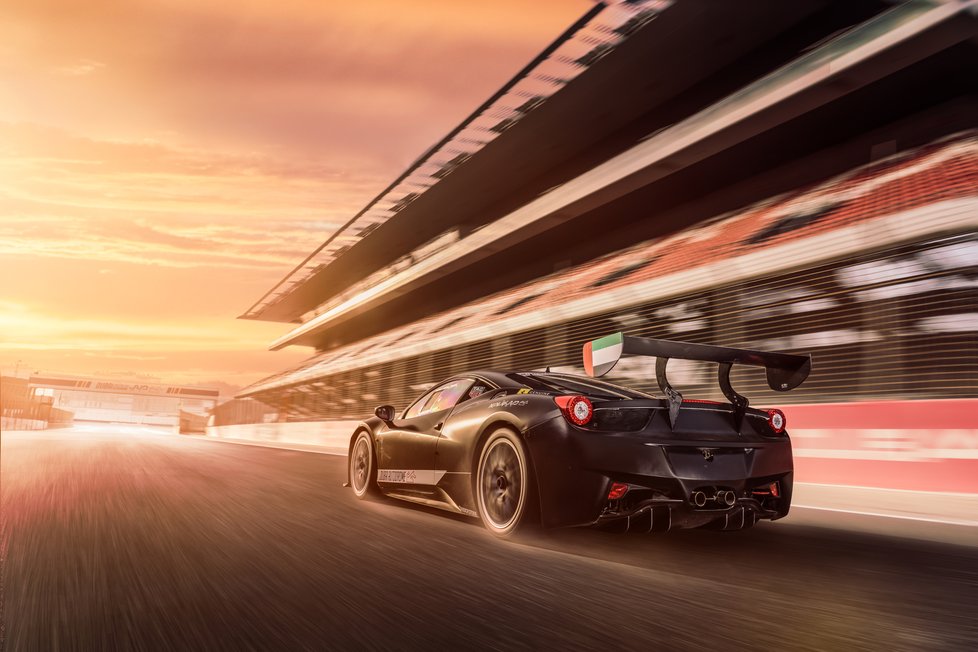 Návštěvníci Dubajského autodromu si mohou rezervovat jízdu vozem ze závodního seriálu Ferrari GT.