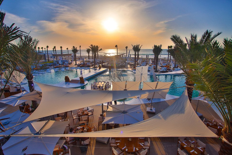 Proslulý plážový klub Nikki Beach najdete i v Dubaji.
