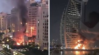 V Dubaji a Kataru byly slyšet další výbuchy. Trump pohrozil úderem „silou, jakou ještě nikdy nezažili" V Dubaji a Kataru byly slyšet další výbuchy. Trump pohrozil úderem „silou, jakou ještě nikdy nezažili"