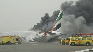 V Dubaji po přistání havarovalo a hořelo letadlo z Indie
