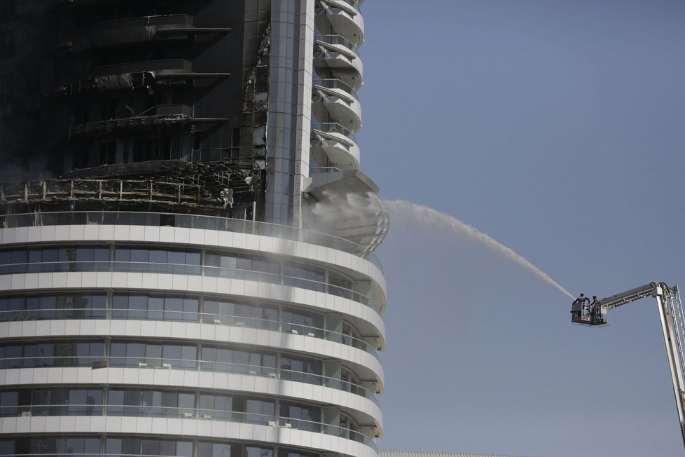 Požár luxusního hotelu The Address Downtown v centru Dubaje