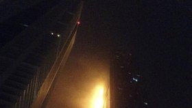Mrakodrap v Dubaji patřící mezi nejvyšší obytné budovy světa zachvátil požár.