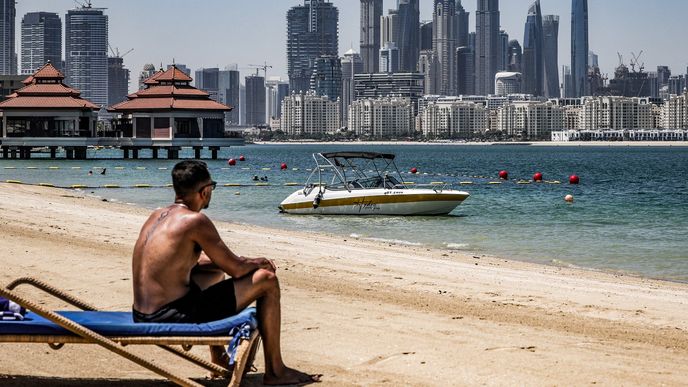 Dubaj bývá mimořádně populární v zimních měsících, kdy tam klesnou teploty na příjemné hodnoty. Dubaj bývá mimořádně populární v zimních měsících, kdy tam klesnou teploty na příjemné hodnoty.
