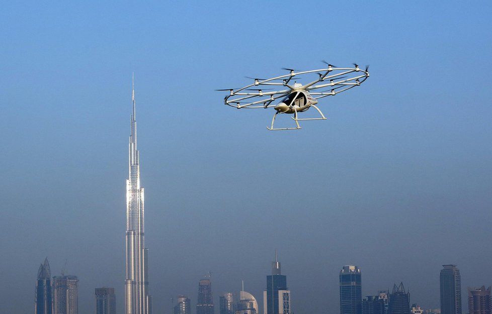 V Dubaji testovali prototyp létajícího taxíku.