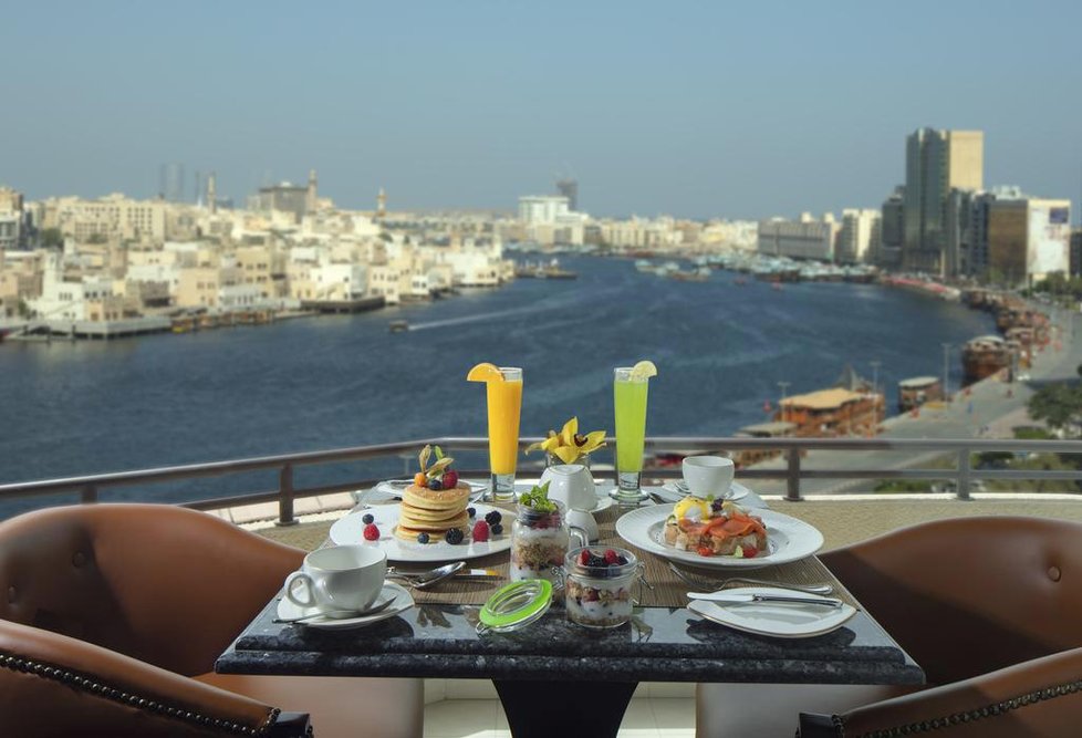Hotel Radisson Blu Deira nabízí krásný výhled z pokojů na kanál ve staré čtvrti