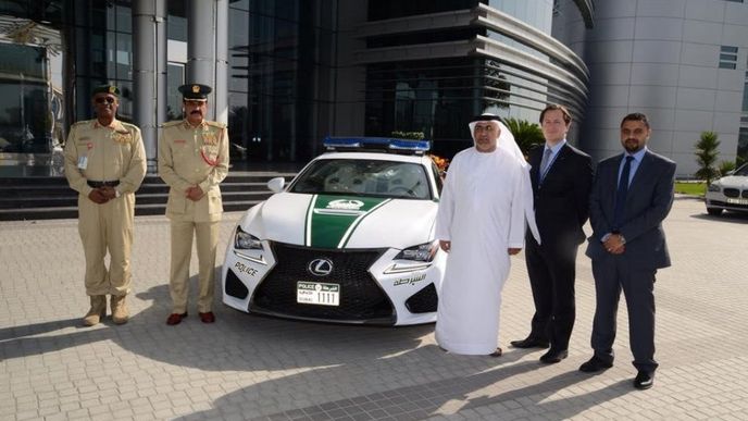 Dubajská policie dále nakupuje. Tentokrát přišla řada na Lexus RC F