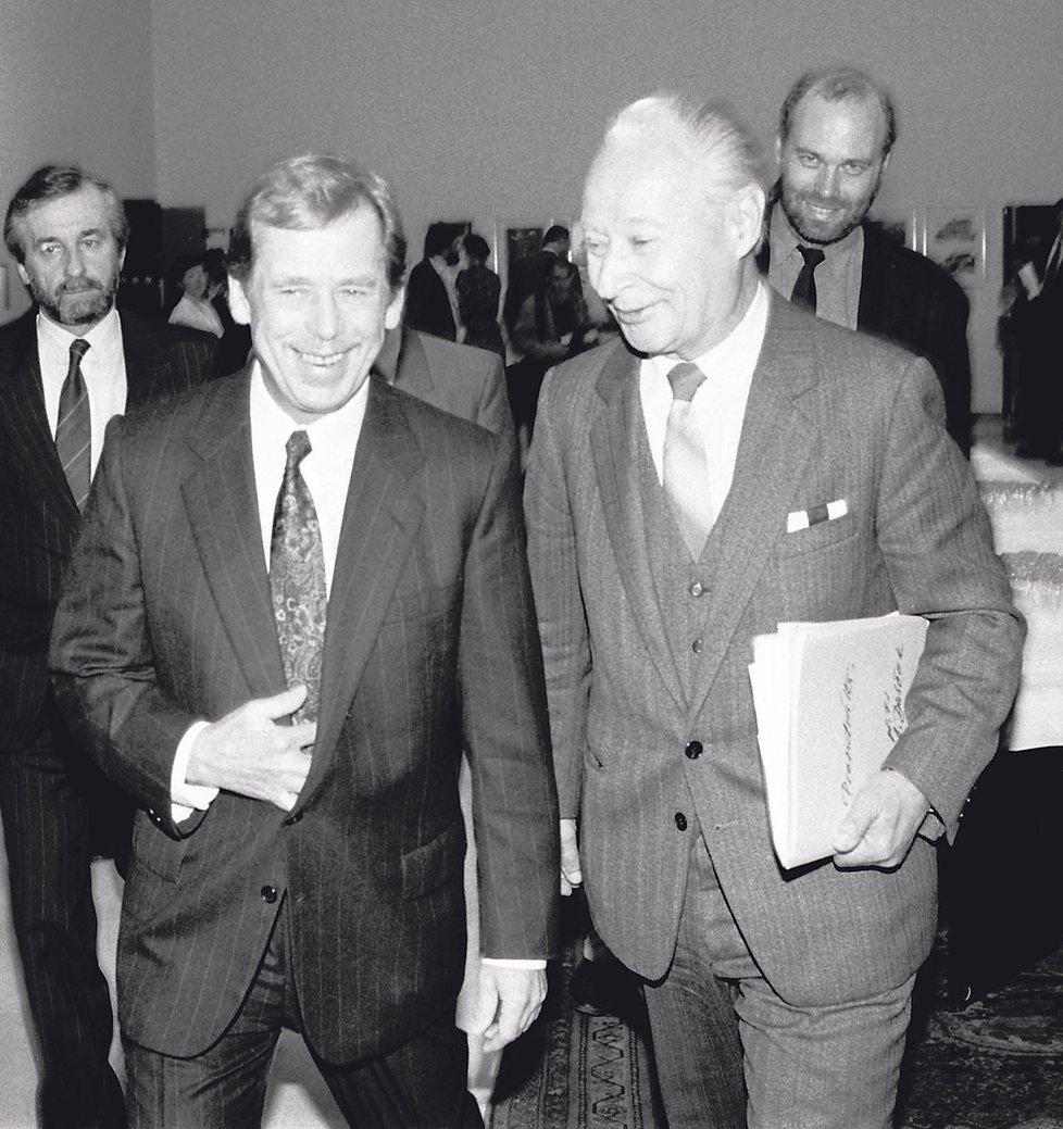 Krátce po listopadu 1989 se Alexander Dubček začal živě zajímat o politické dění v Československu. S Václavem Havlem se ale mnohdy neshodli.