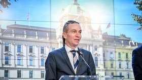 Jednání vlády: Ministr pro místní rozvoj a digitalizaci Ivan Bartoš (Piráti) (12.4.2023)