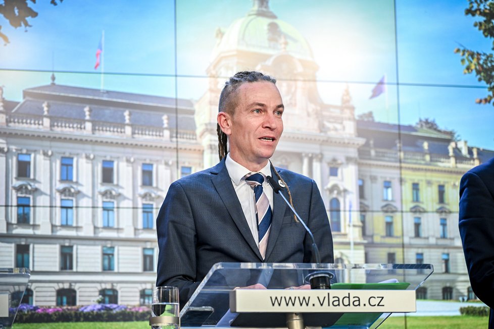 Jednání vlády: Ministr pro místní rozvoj a digitalizaci Ivan Bartoš (Piráti) (12.4.2023)
