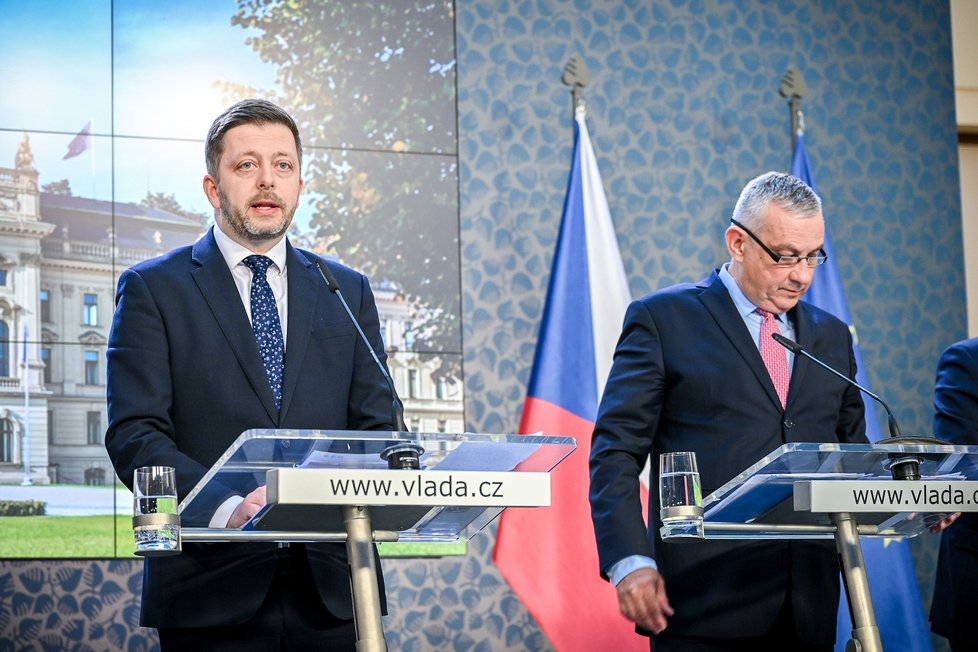 Jednání vlády: Ministr vnitra Vít Rakušan (STAN) a ministr průmyslu a obchodu Jozef Síkela (za STAN) (12.4.2023)
