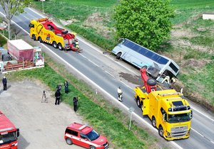 U Dublovic havaroval autobus s 38 předškoláky. Zranily se děti i učitelka!