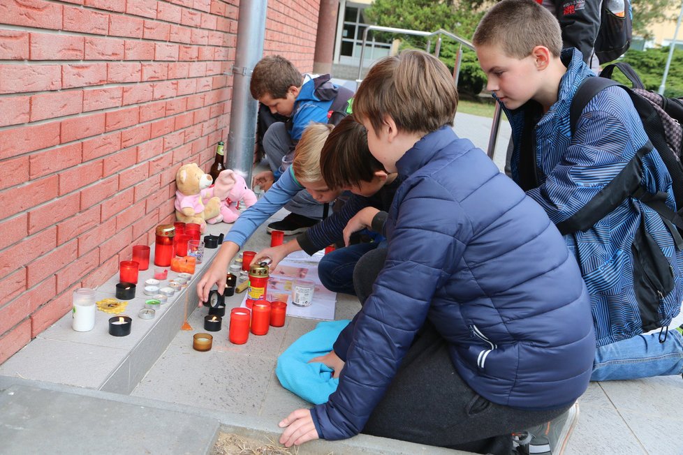 Školáci v Dubňanech jsou zprávou o tragédii deváťáků zdrceni.