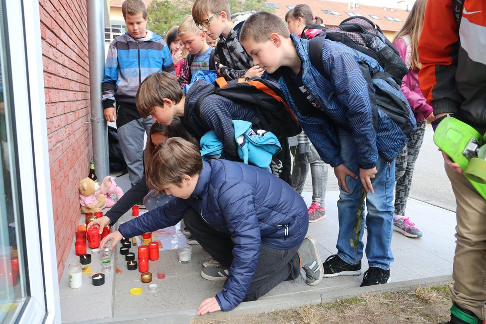 Podle školáků z Dubňan se propadl strop pod deváťáky, kteří se věnovali outdoorovému sportu.