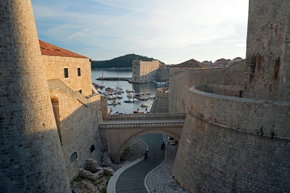 Moře kolem Dubrovníku je zamořeno fekáliemi. Hygienici netuší proč