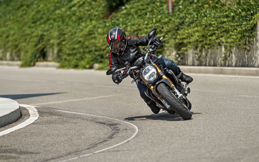 Ducati Monster 1200 S