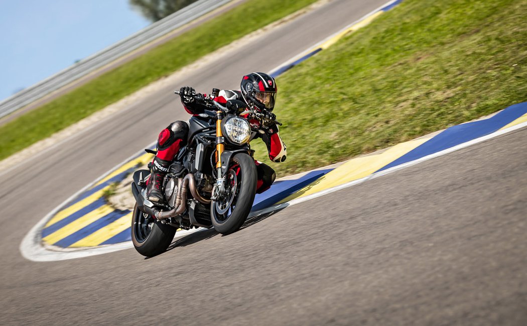 Ducati Monster 1200 S