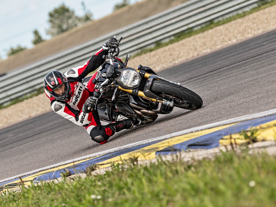 Ducati Monster 1200 S