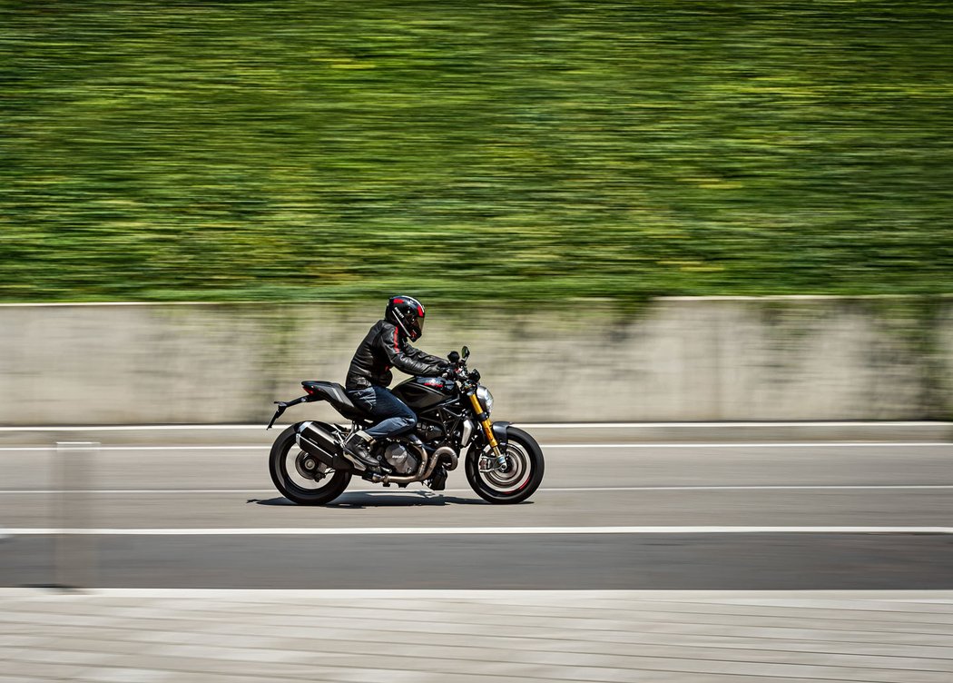 Ducati Monster 1200 S