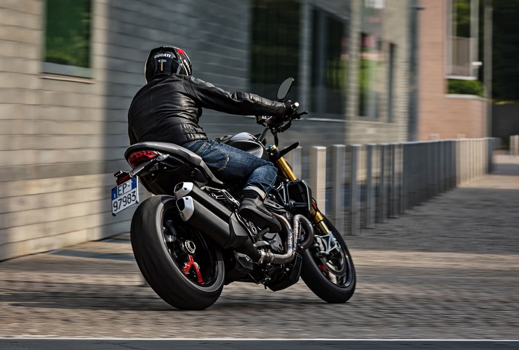 Ducati Monster 1200 S