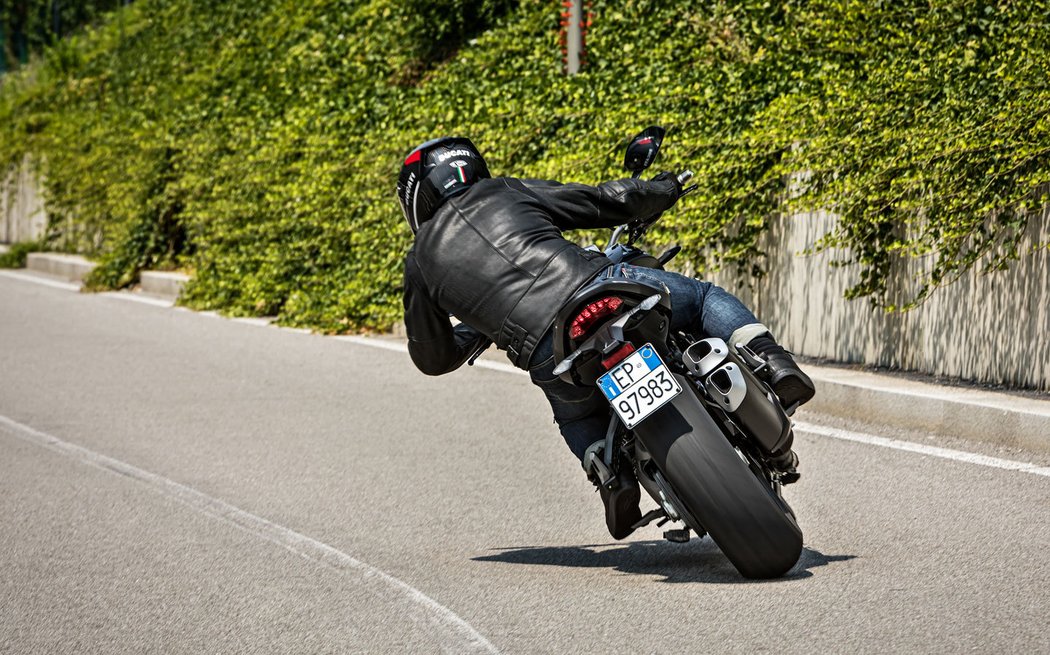 Ducati Monster 1200 S