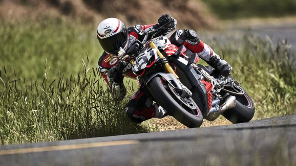 Ducati začíná odhalovat úplně nový Streetfighter V4 a posílá jej na Pikes Peak   