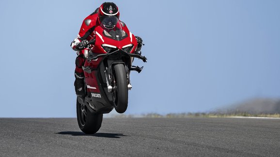 Elektrická motorka Ducati zatím nebude, problémem jsou baterie i očekávání