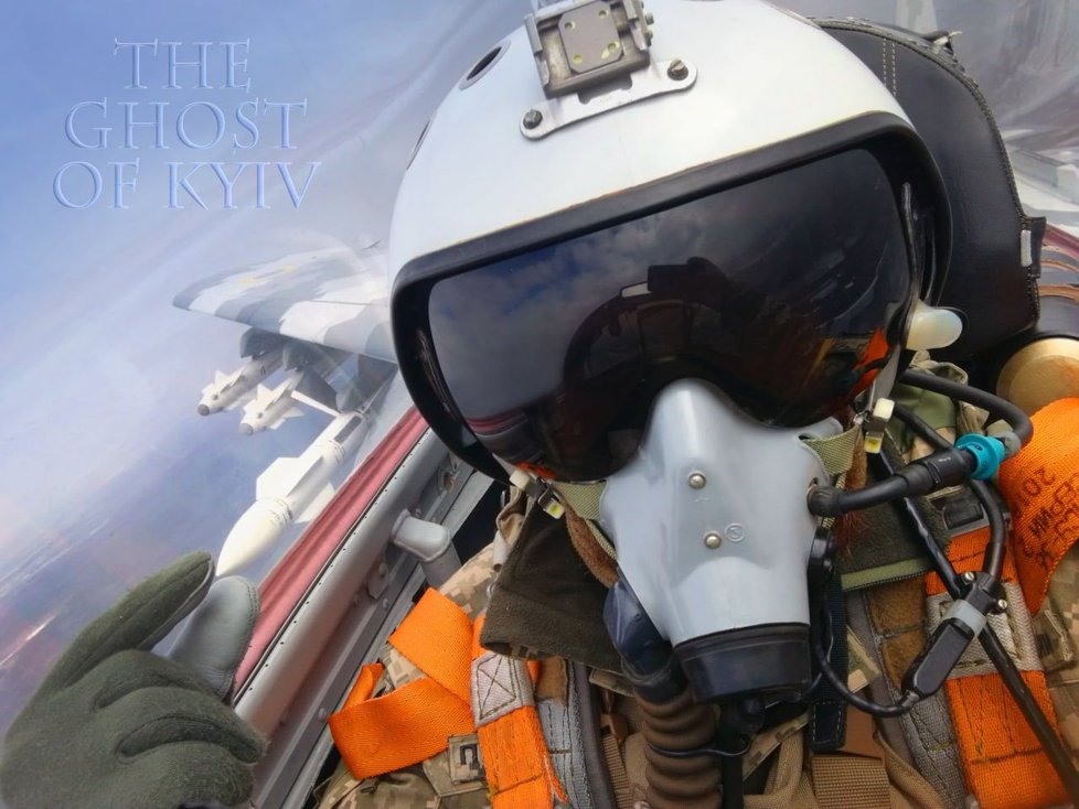Údajná fotografie Ducha Kyjeva, legendárního pilota, který podle legend střeží ukrajinské hlavní město