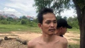 Kambodžan zavraždil svoji matku a pak utekl nahý do ulic. Setnul ženě hlavu kvůli zlému duchovi.