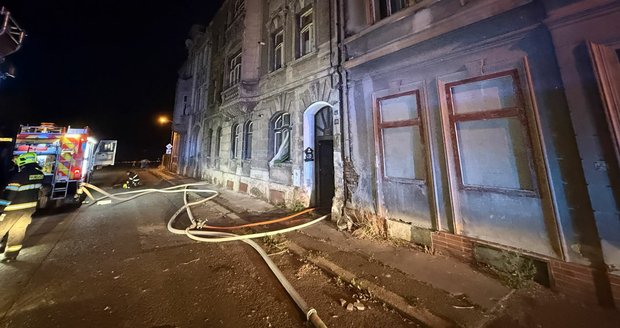 Požár bytového domu v Duchcově.